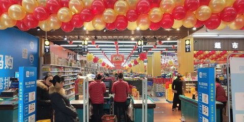 駐馬店多樂多超市開業(yè)慶典 精準(zhǔn)扶貧公益活動情暖驛城，化妝品零售助推美好生活